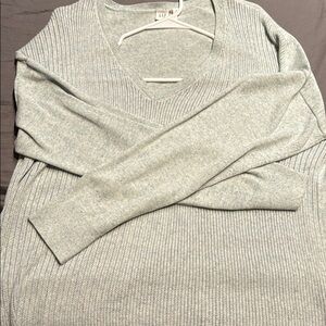 Gap sweater